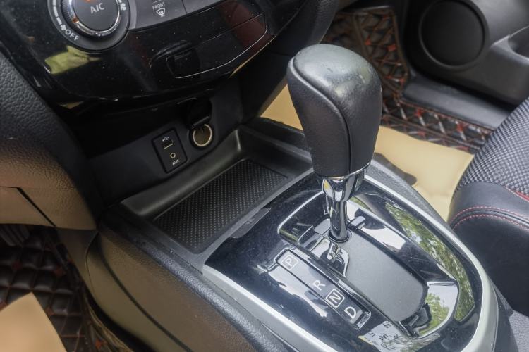 Used Nissan Qashqai 2016 2.0L CVT Luxury Edition Gear Lever