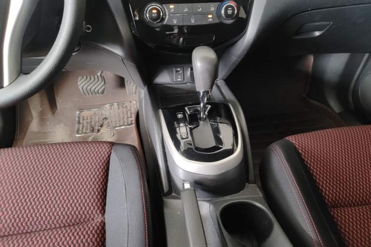 Used Nissan Qashqai 2016 2.0L CVT Elite Edition Gear Lever