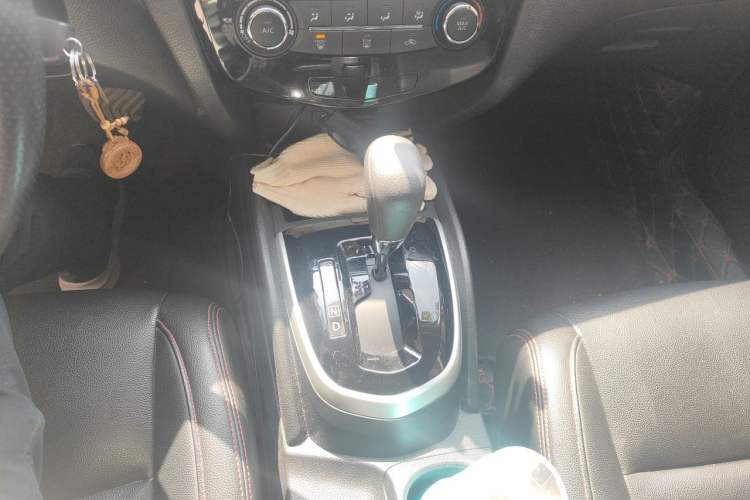 Used Nissan Qashqai 2016 2.0L CVT Elite Edition Gear Lever