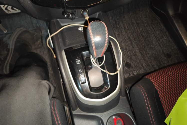 Used Nissan Qashqai 2016 2.0L CVT Elite Edition Gear Lever