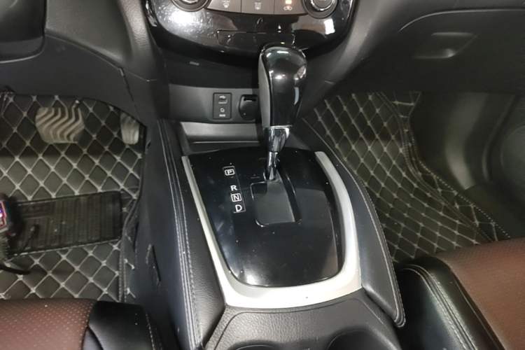 Used Nissan Qashqai 2016 2.0L CVT Elite Edition Gear Lever