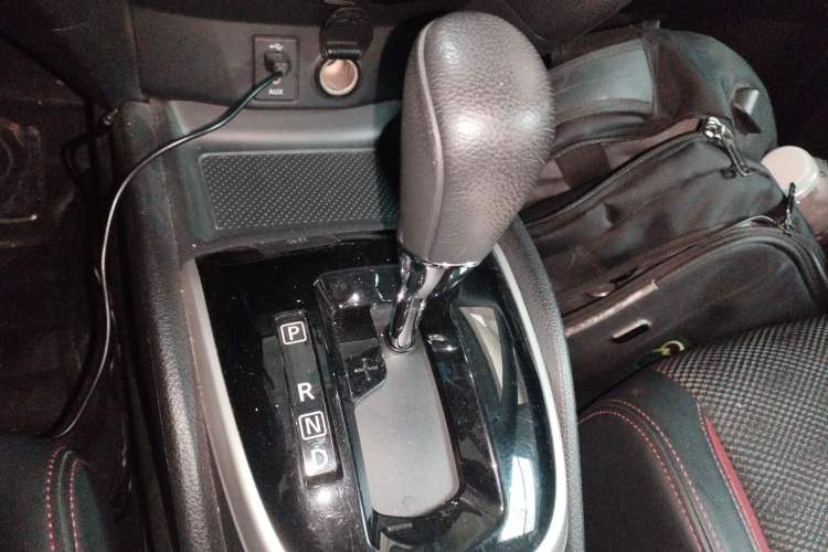 Used Nissan Qashqai 2016 2.0L CVT Luxury Edition Gear Lever