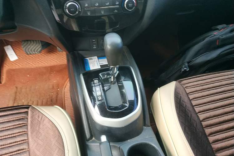 Used Nissan Qashqai 2016 2.0L CVT Elite Edition Gear Lever