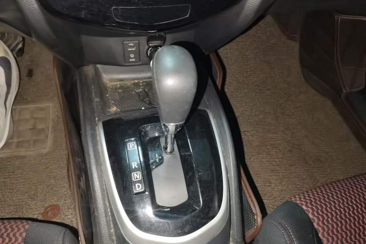 Used Nissan Qashqai 2016 2.0L CVT Elite Edition Gear Lever