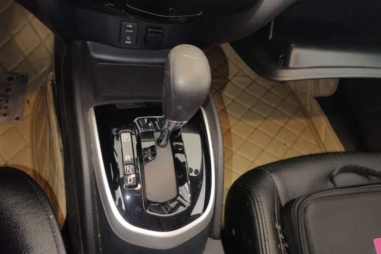 Used Nissan Qashqai 2016 2.0L CVT Elite Edition Gear Lever