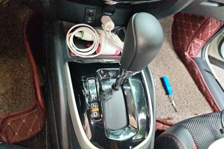 Used Nissan Qashqai 2016 2.0L CVT Luxury Edition Gear Lever