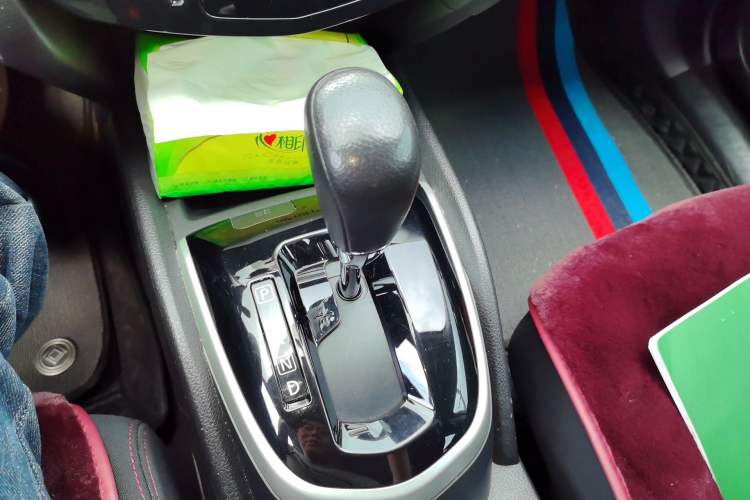 Used Nissan Qashqai 2016 2.0L CVT Elite Edition Gear Lever
