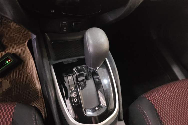 Used Nissan Qashqai 2016 2.0L CVT Elite Edition Gear Lever