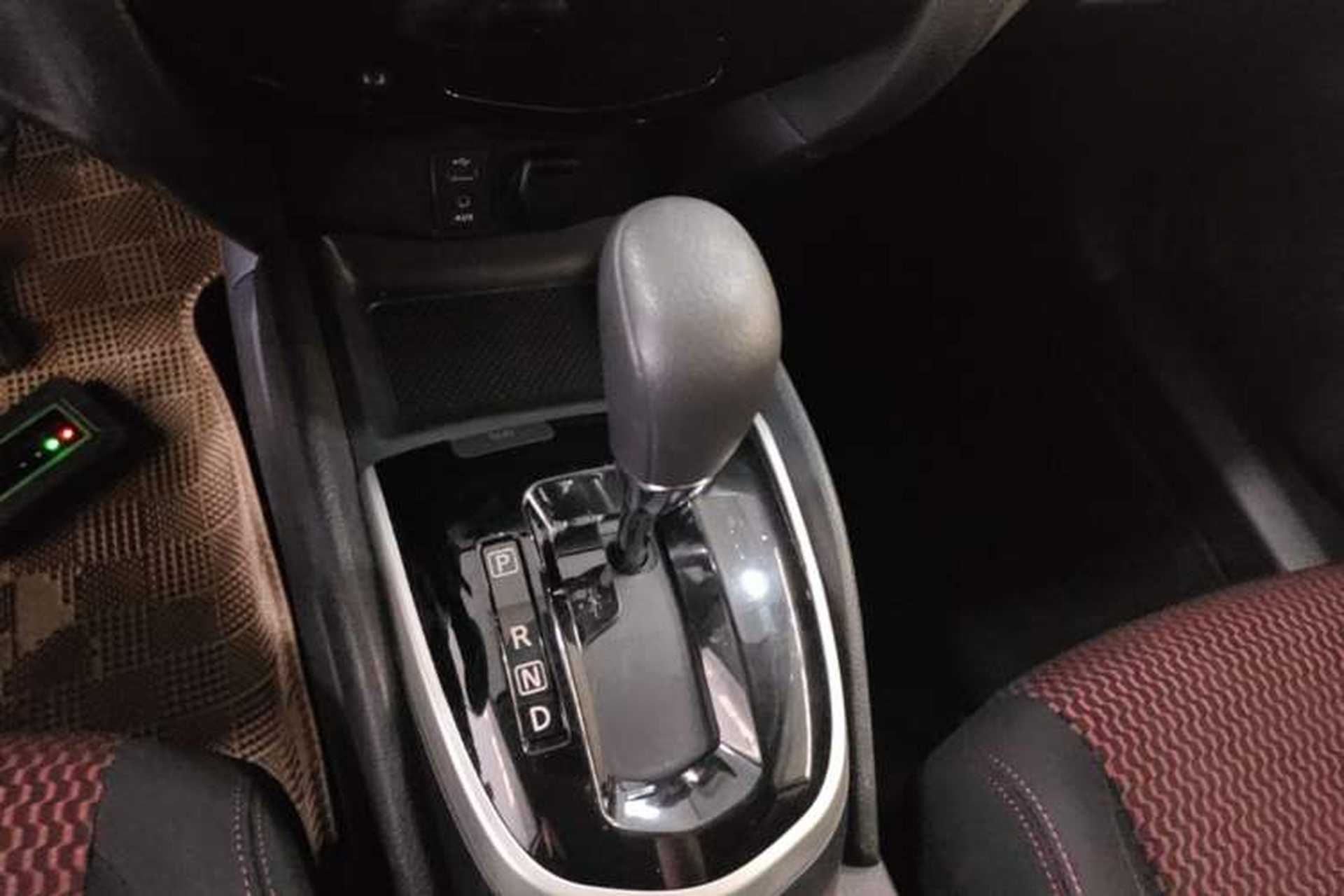 Used Nissan Qashqai 2016 2.0L CVT Elite Edition Gear Lever