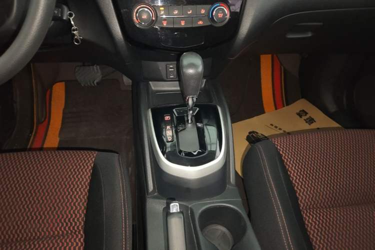 Used Nissan Qashqai 2016 2.0L CVT Elite Edition Gear Lever