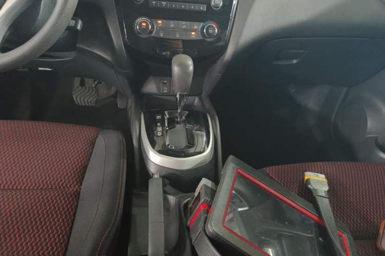 Used Nissan Qashqai 2016 2.0L CVT Elite Edition Gear Lever