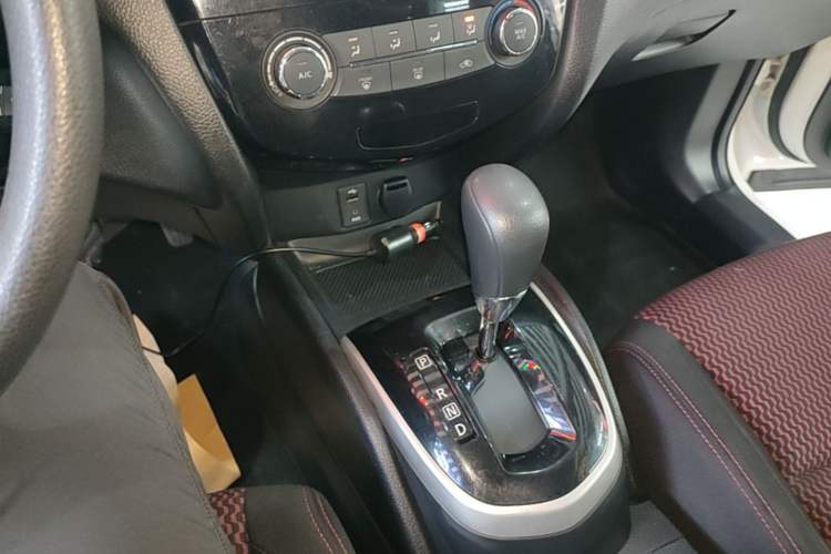 Used Nissan Qashqai 2016 2.0L CVT Elite Edition Gear Lever