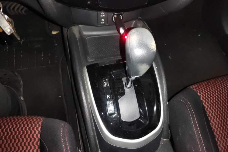 Used Nissan Qashqai 2016 2.0L CVT Elite Edition Gear Lever