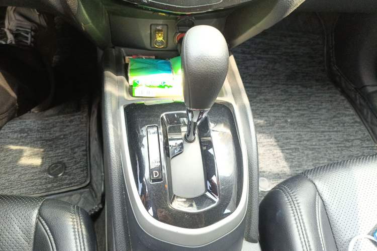 Used Nissan Qashqai 2016 2.0L CVT Elite Edition Gear Lever