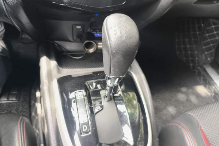 Used Nissan Qashqai 2016 2.0L CVT Luxury Edition Gear Lever