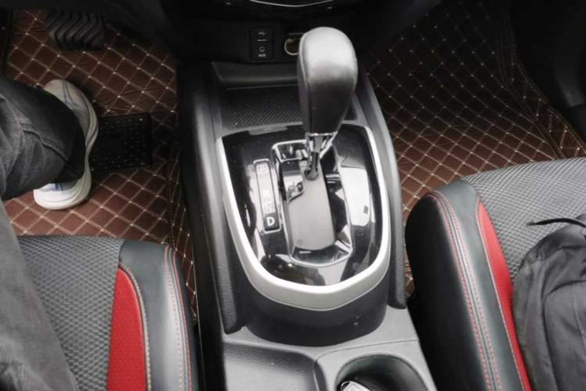 Used Nissan Qashqai 2016 2.0L CVT Luxury Edition Gear Lever