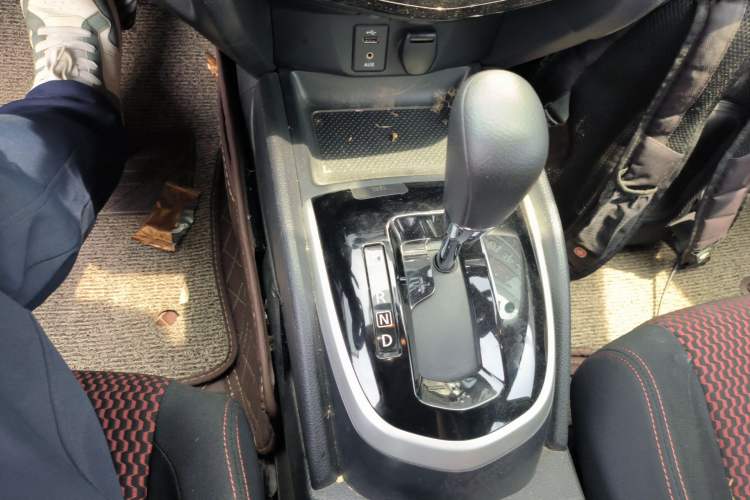 Used Nissan Qashqai 2016 2.0L CVT Elite Edition Gear Lever