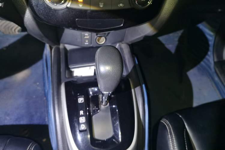 Used Nissan Qashqai 2016 2.0L CVT Elite Edition Gear Lever