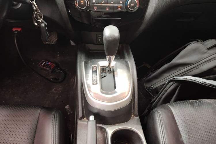 Used Nissan Qashqai 2016 2.0L CVT Elite Edition Gear Lever