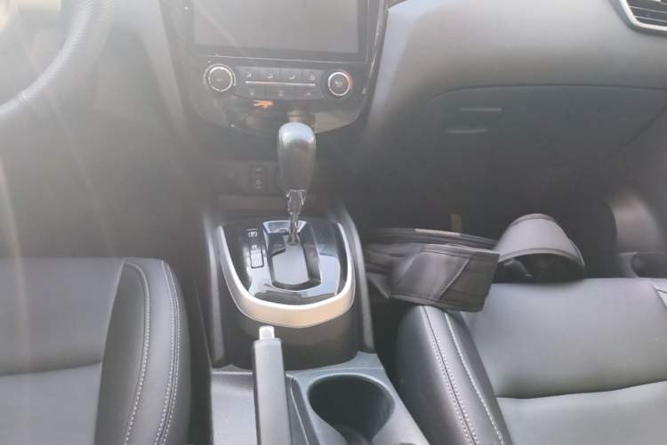 Used Nissan Qashqai 2016 2.0L CVT Elite Edition Gear Lever