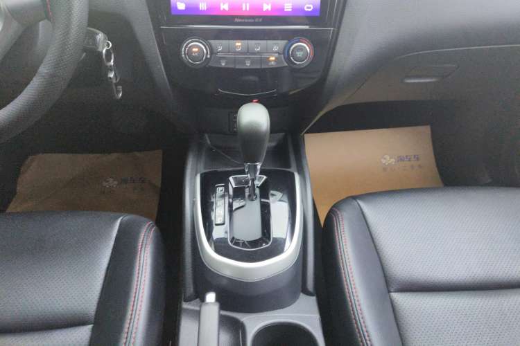 Used Nissan Qashqai 2016 2.0L CVT Elite Edition Gear Lever