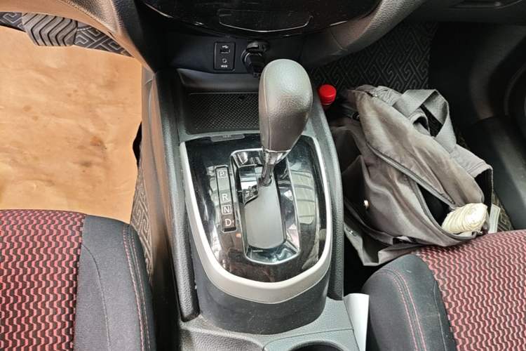 Used Nissan Qashqai 2016 2.0L CVT Elite Edition Gear Lever
