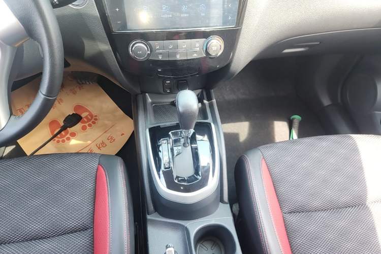 Used Nissan Qashqai 2016 2.0L CVT Luxury Edition Gear Lever