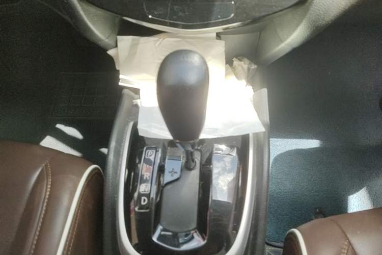 Used Nissan Qashqai 2016 2.0L CVT Elite Edition Gear Lever
