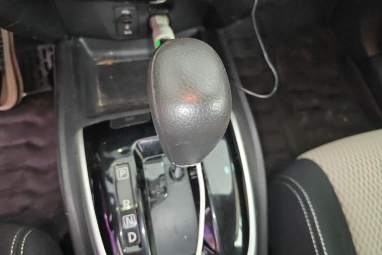 Used Nissan Qashqai 2016 2.0L CVT Elite Edition Gear Lever