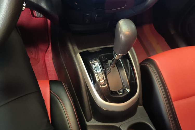 Used Nissan Qashqai 2016 2.0L CVT Elite Edition Gear Lever