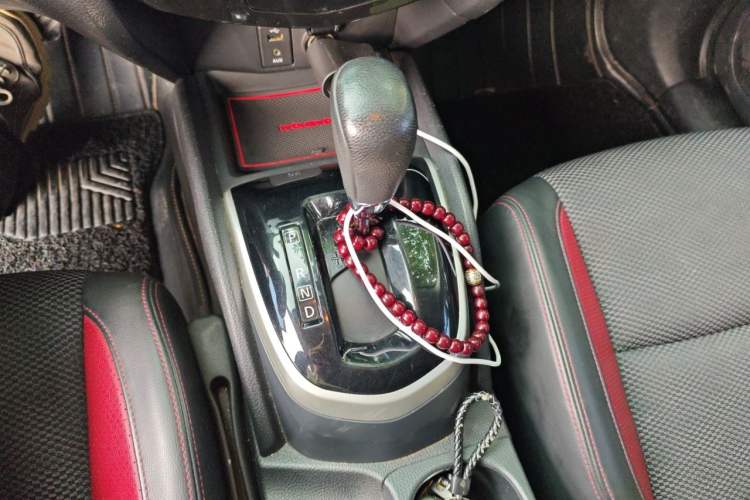 Used Nissan Qashqai 2016 2.0L CVT Luxury Edition Gear Lever