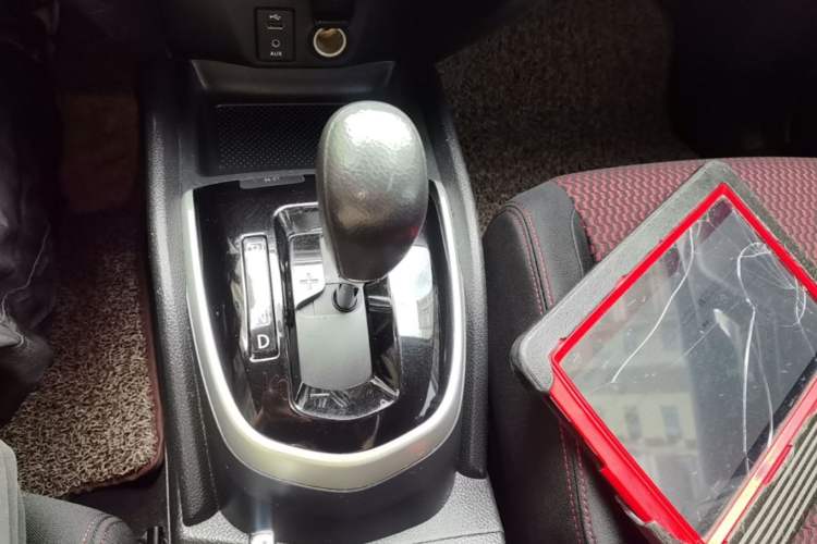 Used Nissan Qashqai 2016 2.0L CVT Elite Edition Gear Lever