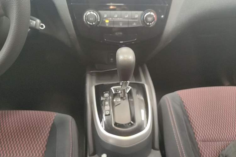 Used Nissan Qashqai 2016 2.0L CVT Elite Edition Gear Lever