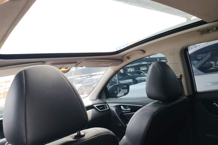 Used Nissan Qashqai 2016 2.0L CVT Luxury Edition Headliner
