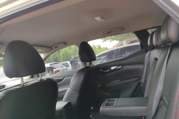 Used Nissan Qashqai 2016 2.0L CVT Elite Edition Headliner