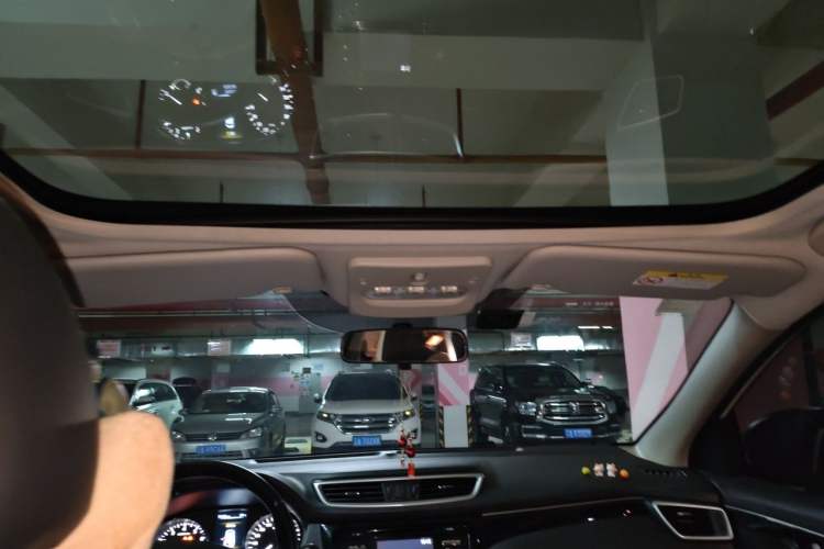 Used Nissan Qashqai 2016 2.0L CVT Luxury Edition Headliner
