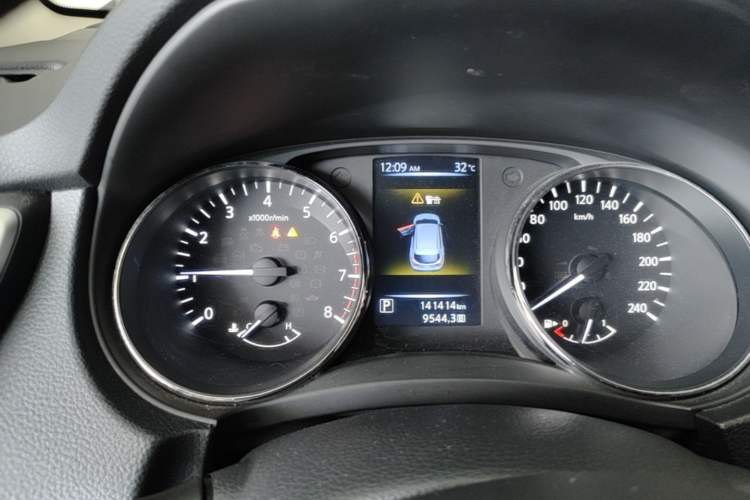 Used Nissan Qashqai 2016 2.0L CVT Elite Edition Instrument Cluster
