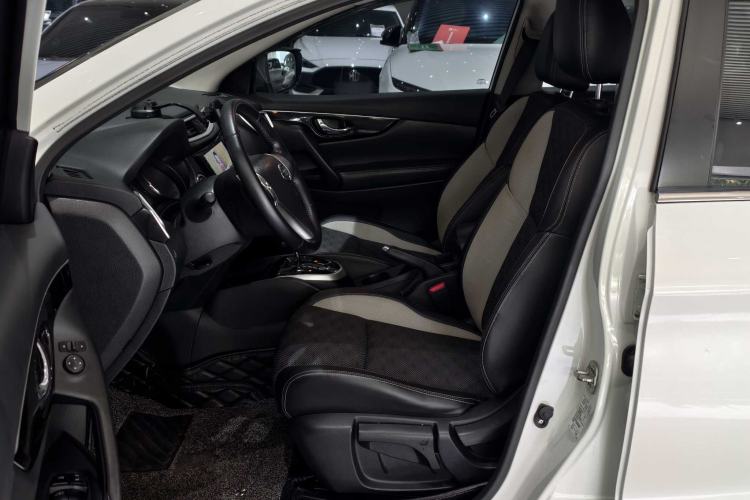 Used Nissan Qashqai 2016 2.0L CVT Luxury Edition Interior 1