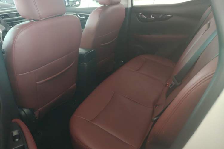 Used Nissan Qashqai 2016 2.0L CVT Elite Edition Interior 1