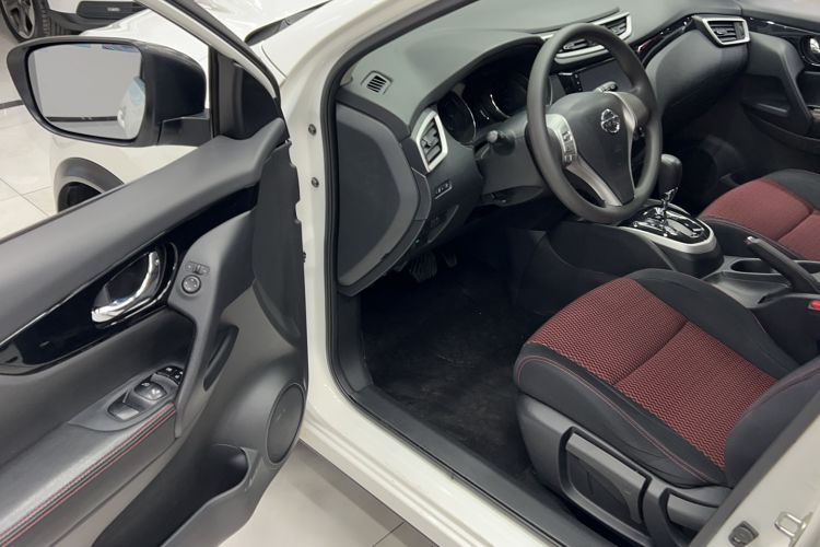 Used Nissan Qashqai 2016 2.0L CVT Elite Edition Interior 1