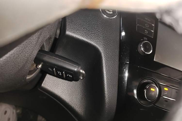 Used Nissan Qashqai 2016 2.0L CVT Elite Edition Interior 1