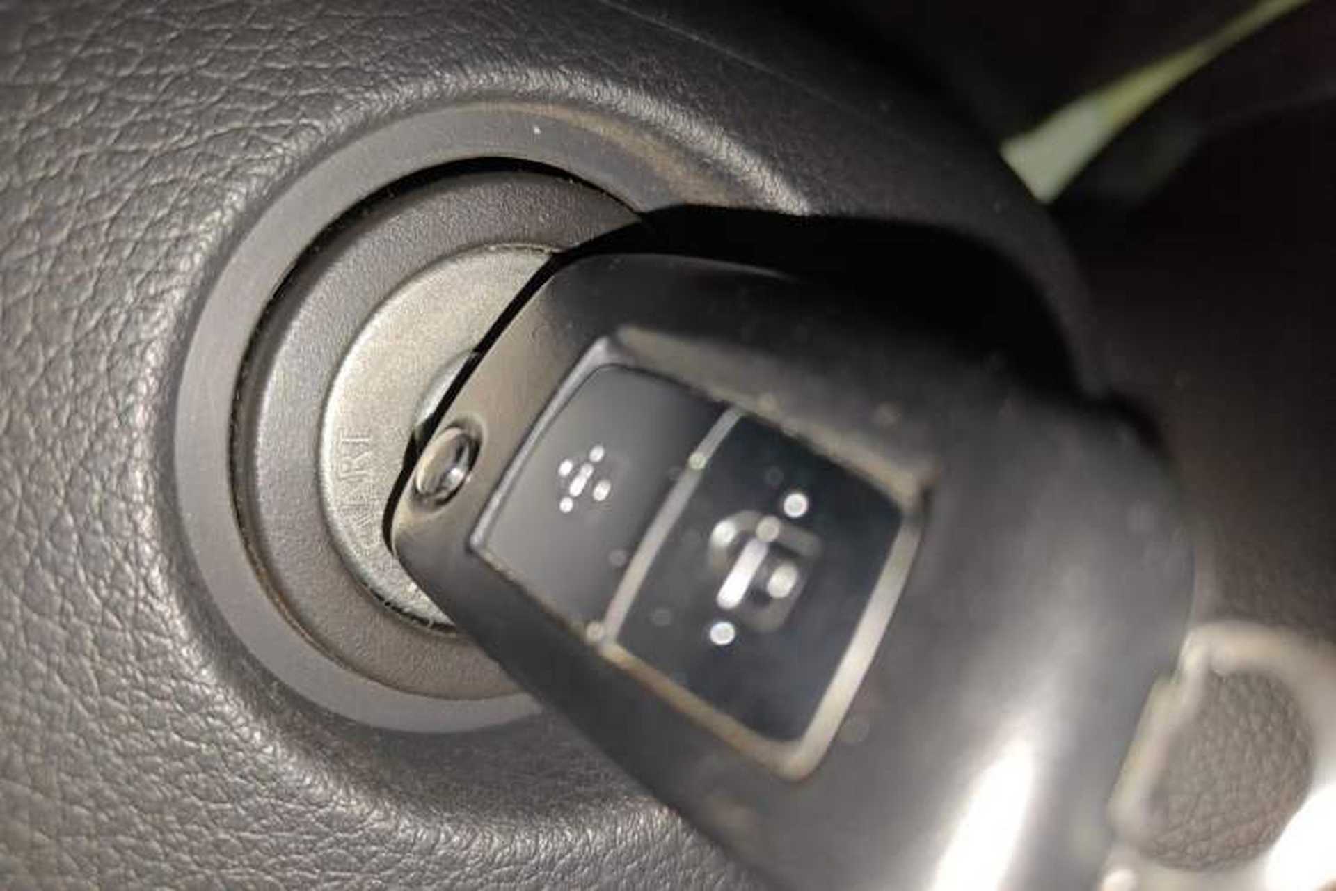 Used Nissan Qashqai 2016 2.0L CVT Elite Edition Interior 1