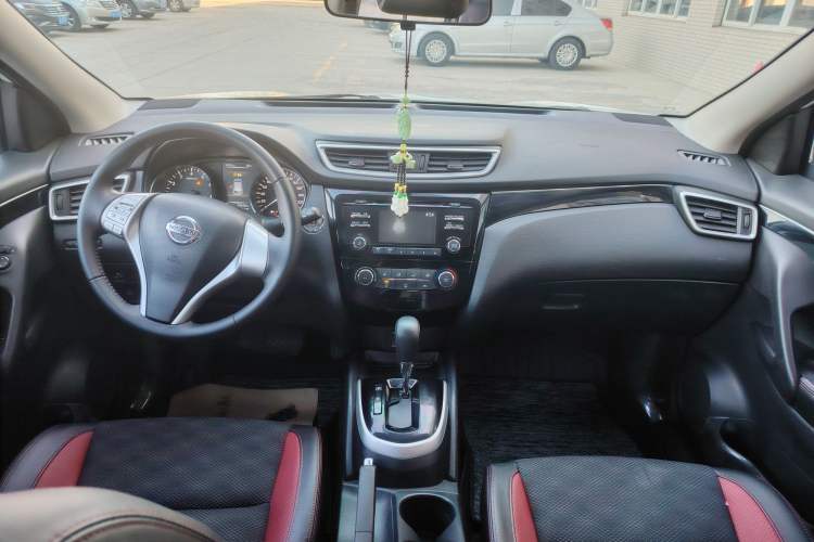 Used Nissan Qashqai 2016 2.0L CVT Luxury Edition Interior 1