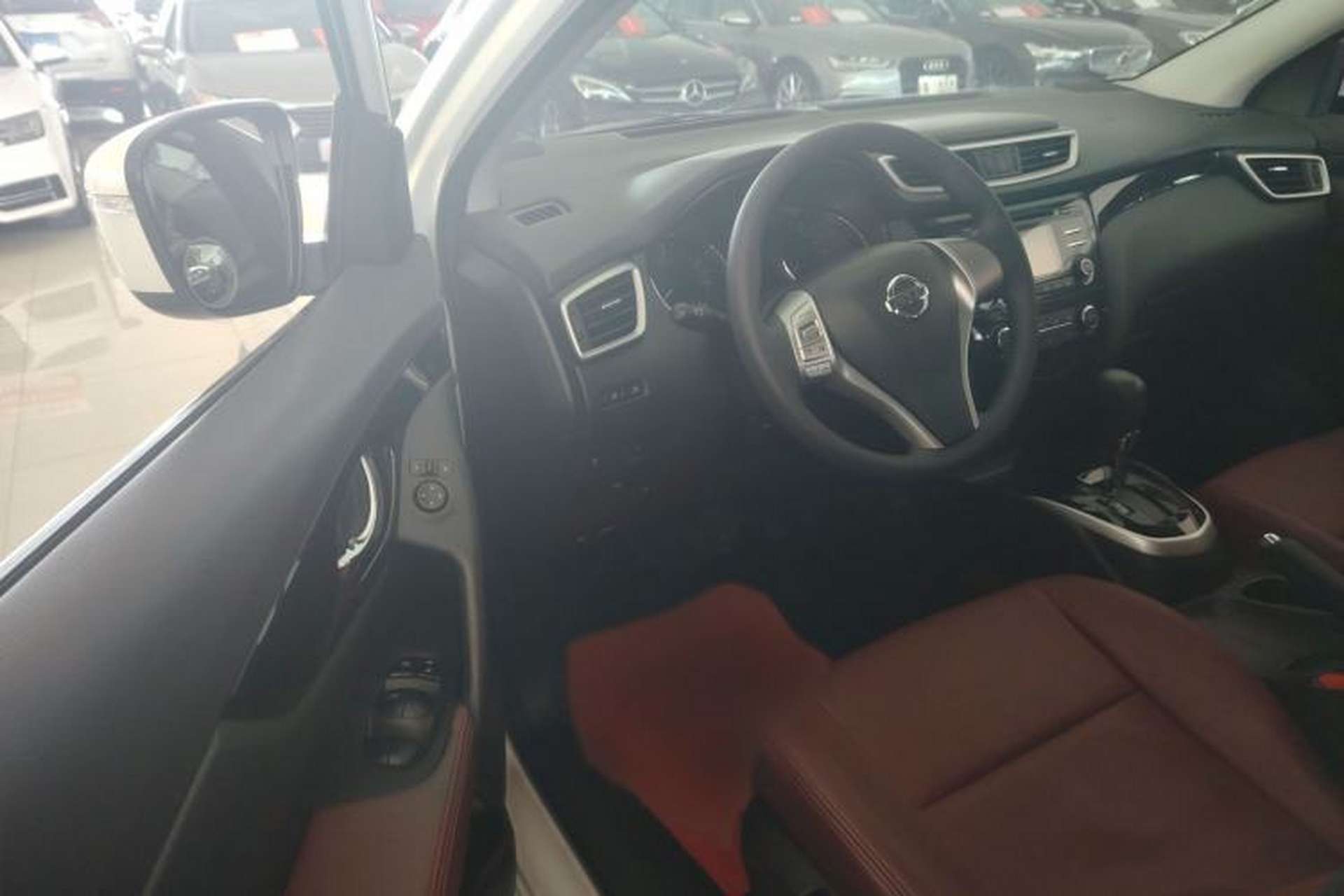 Used Nissan Qashqai 2016 2.0L CVT Elite Edition Interior 2
