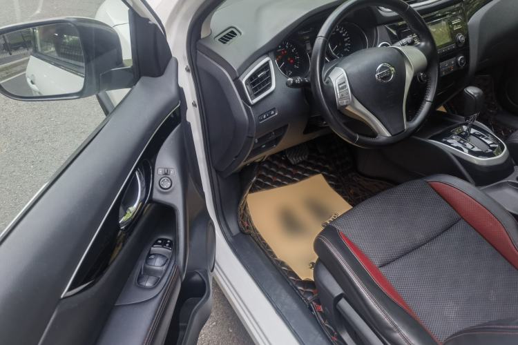 Used Nissan Qashqai 2016 2.0L CVT Luxury Edition Interior 2