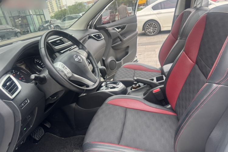 Used Nissan Qashqai 2016 2.0L CVT Luxury Edition Interior 2