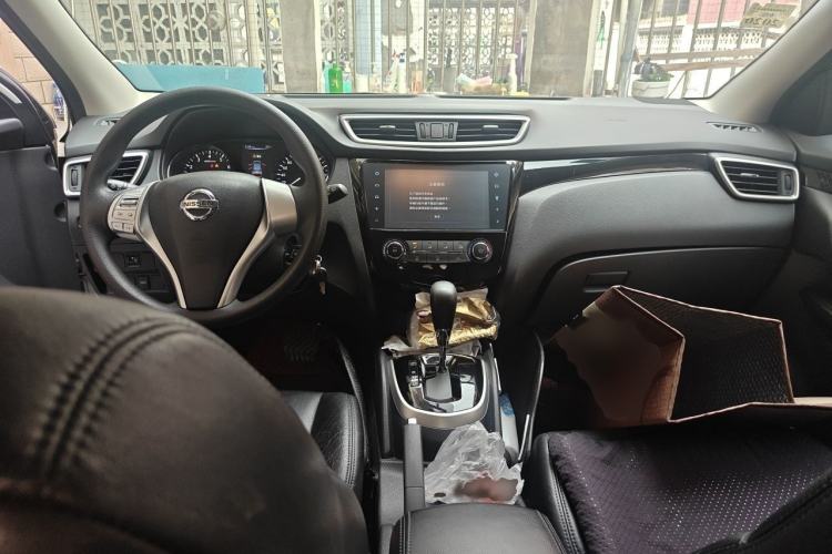 Used Nissan Qashqai 2016 2.0L CVT Elite Edition Interior 2