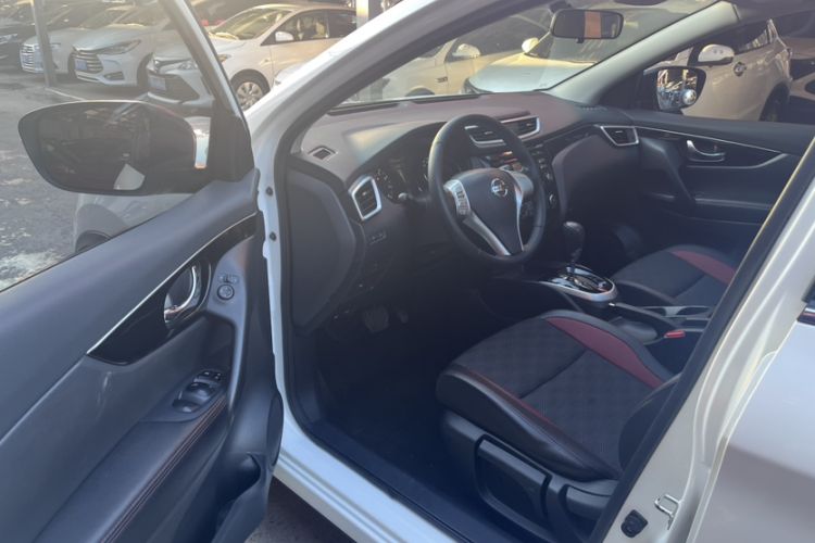 Used Nissan Qashqai 2016 2.0L CVT Luxury Edition Interior 2