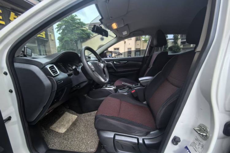 Used Nissan Qashqai 2016 2.0L CVT Elite Edition Interior 2