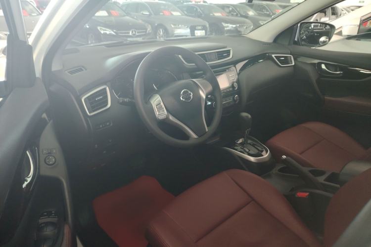 Used Nissan Qashqai 2016 2.0L CVT Elite Edition Interior 3